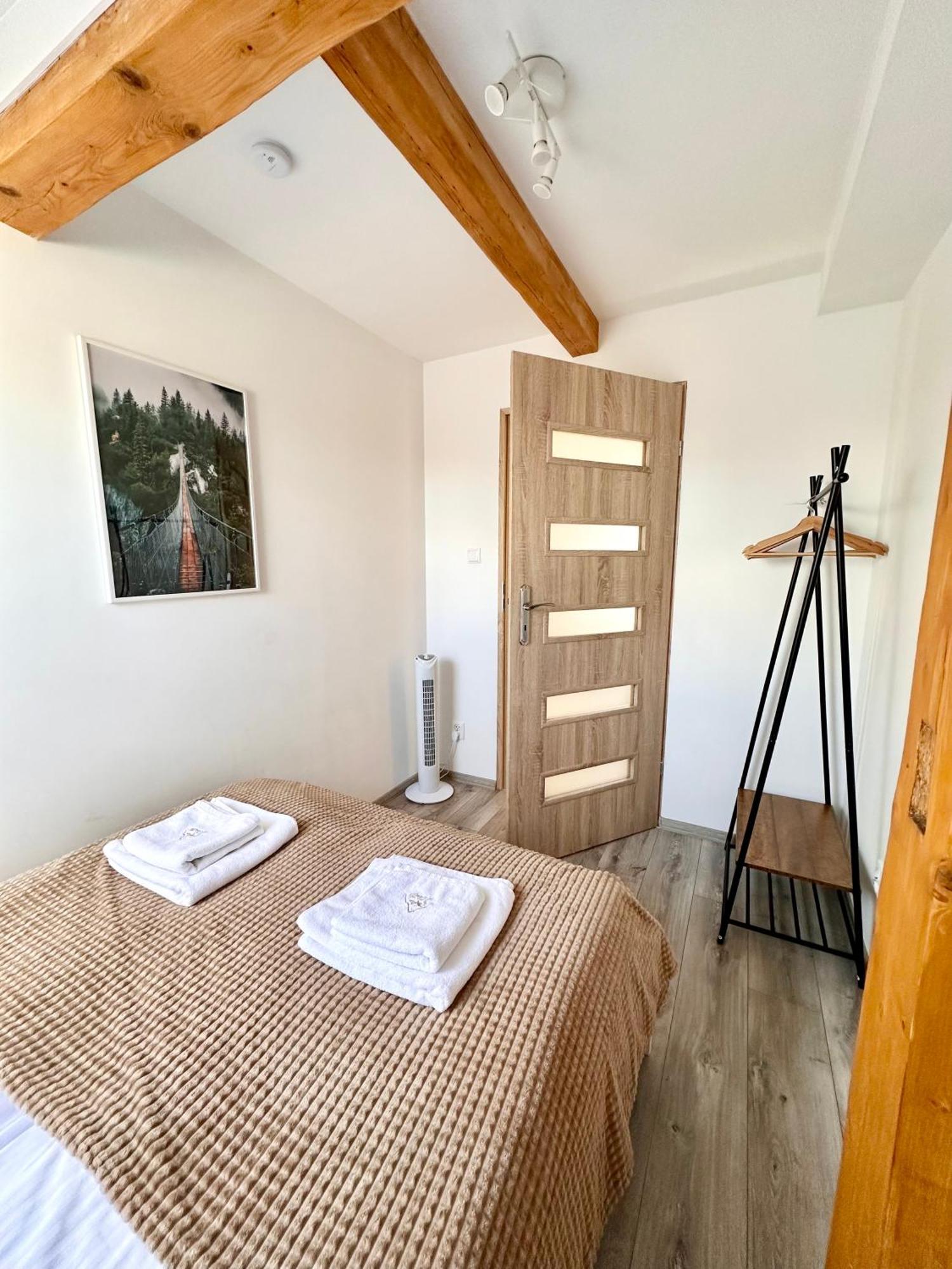 Klimatyczny Apartament Nr 8 Z Widokiem Na Gory Sowie Биелава Екстериор снимка